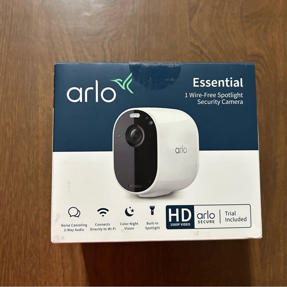 Arlo Essential wire-free spotlight security camera NWT - Picture 1 of 5